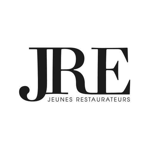 Hotel Sonnenhof Logo von JRE Jeunes Restaurateurs in schwarzer Schrift auf weißem Hintergrund