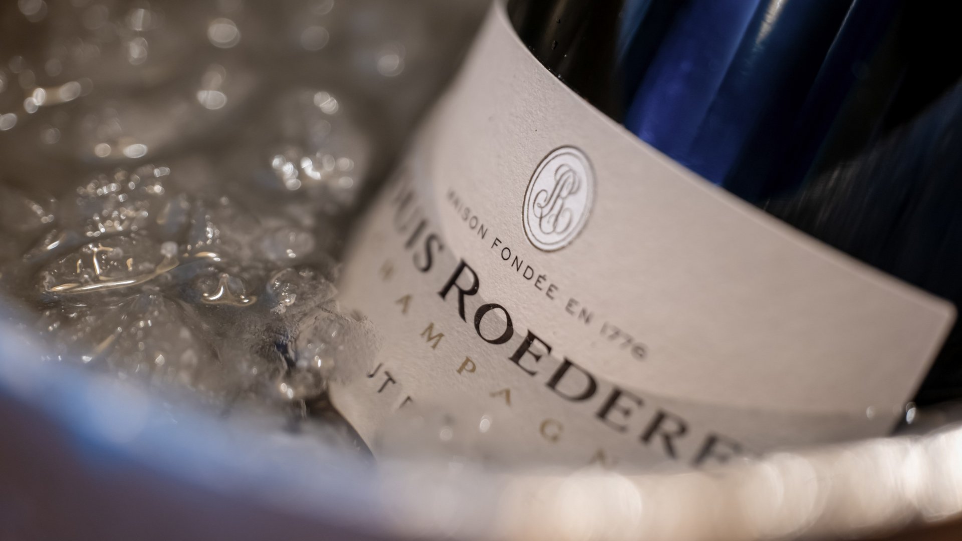 Hotel Sonnenhof Sektflasche Louis Roederer in Eis im Kühler